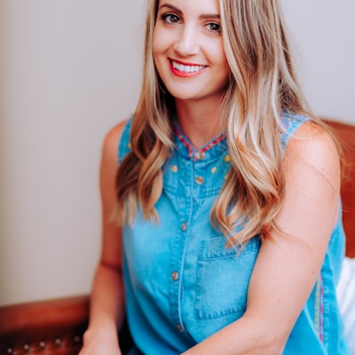 悉尼FC前锋马克在比赛中带球突破