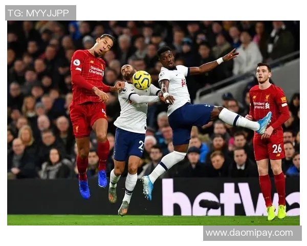 英超激战：热刺与利物浦1比1平局乌龙球成比赛转折点解析